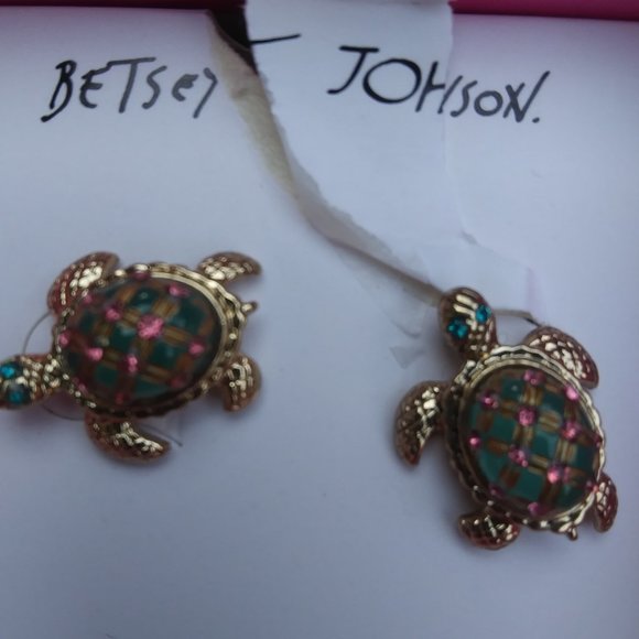 NWT and box Betsey Johnson turtle earrings - Picture 6 of 6